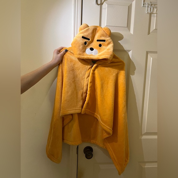Korean cartoon character plush cloak blanket shawl - Picture 5 of 6